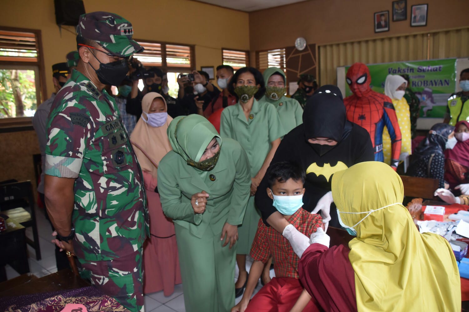 Danrem 073/Makutarama Tinjau Vaksinasi Anak Untuk Usia 6 - 11 Tahun  Di Kabupaten Jepara